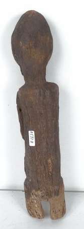 Ancienne statuette masculine les bras ramenés sur 
