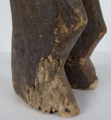 Ancienne figure d'ancêtre en bois léger aux 