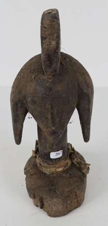 Très ancien buste d'autel en bois dur au visage 