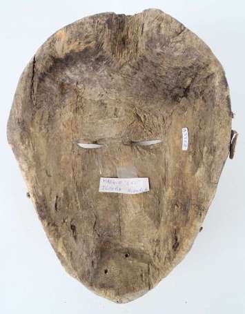Ancien masque de danse en bois polychrome 'Eku'. 