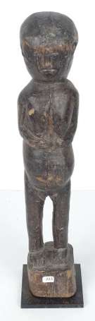 Ancienne statuette de femme gravide. Coiffure en 
