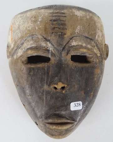 Ancien masque de danse en bois dur à la taille 