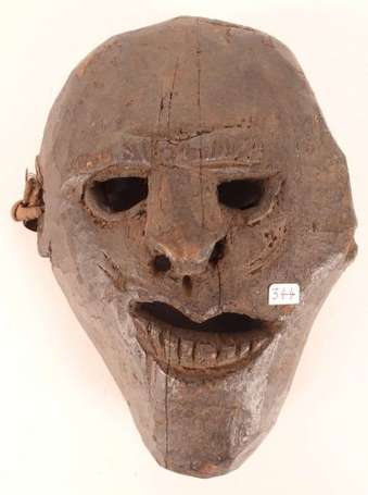 Ancien masque de cérémonie en bois dur la bouche 