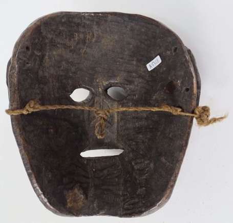 Ancien masque de cérémonie en bois dur à la barbe 
