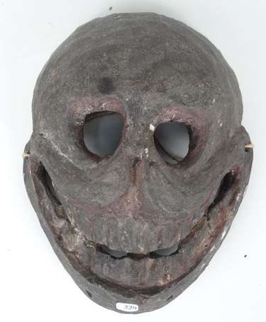 Ancien masque de chamane en bois dur en forme de 