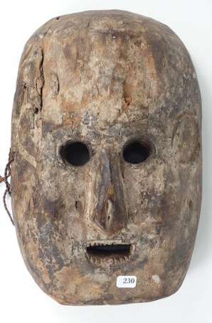 Ancien masque de fête en bois mi-dur à la 