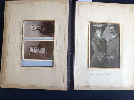 un Album de photos CDV , famille bourgeoise - 