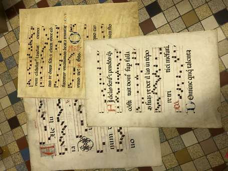 Antiphonaire anciens avec portées de musique 