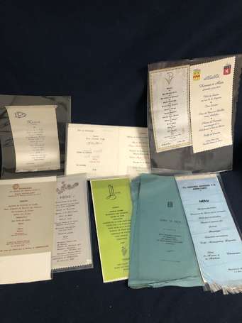 Ensemble de 11 menus , sur soie