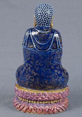 CHINE - Bouddha assis sur un socle lotiforme. 