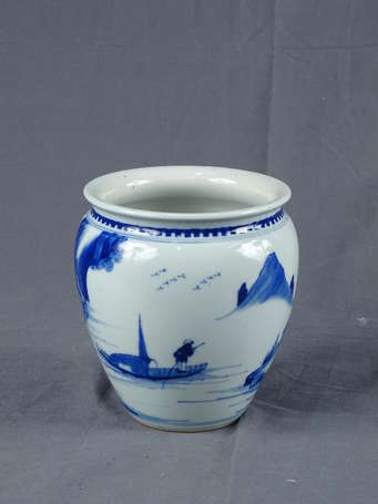 CHINE - Cache-pot en porcelaine à décor camaïeu 