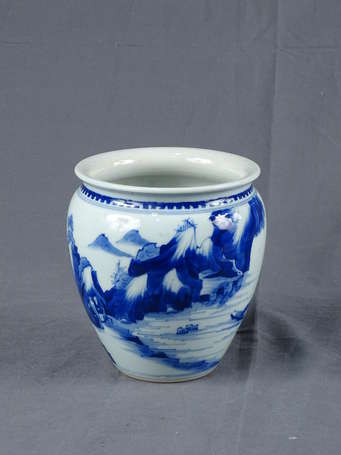 CHINE - Cache-pot en porcelaine à décor camaïeu 