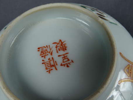 CHINE - Bol sur talon en porcelaine à décor 