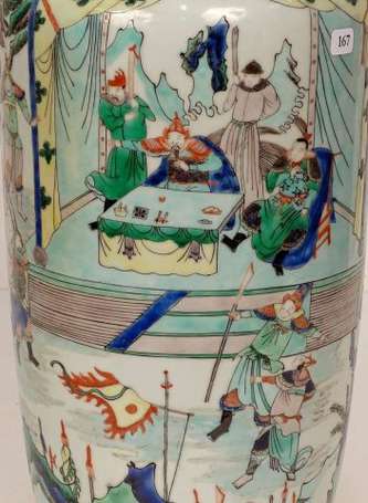 CHINE. Grand vase rouleau en porcelaine 