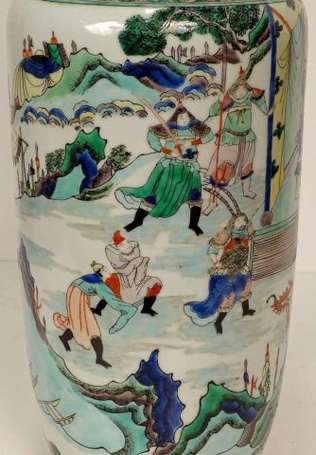 CHINE. Grand vase rouleau en porcelaine 