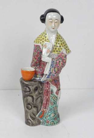 CHINE. Lady chinoise. Sujet en porcelaine 