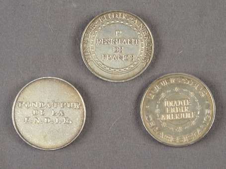 Coffret contenant 3 médailles en bronze argenté de
