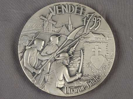 Enorme médaille en bronze argenté Vendée 1793 au 