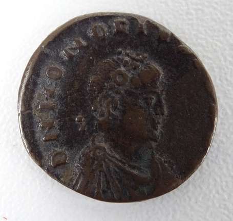 Empire romain - HONORIUS. Moyen Bronze. Avers : 