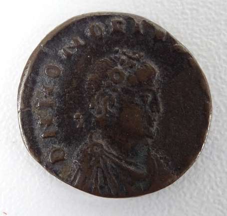 Empire romain - HONORIUS. Moyen Bronze. Avers : 