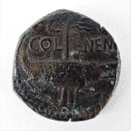 Monnaie romaine - As de Nîmes. Avers : Têtes 
