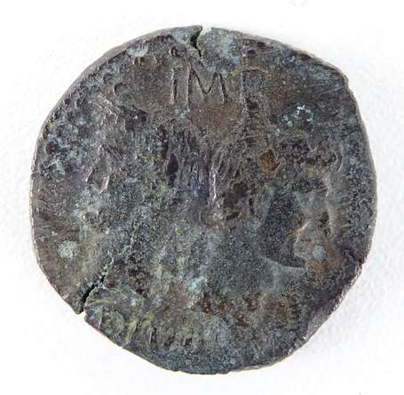 Monnaie romaine - As de Nîmes. Avers : Têtes 