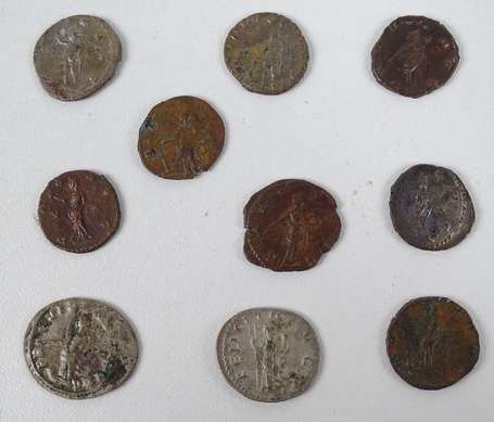 Lot de 10 monnaies romaines. Tous états VALERIEN 