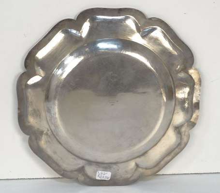 Plat rond en argent, à huit contours, moulure de 