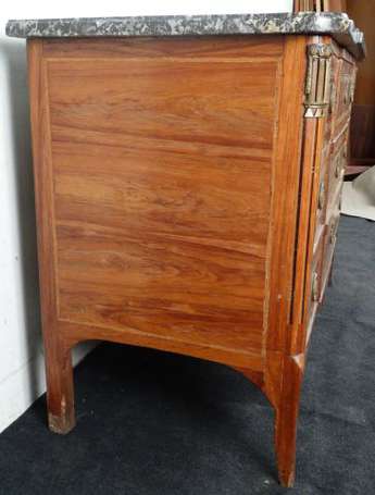 Commode en bois de placage et marqueterie de 