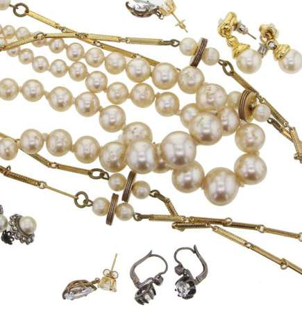 Petit ensemble de bijoux fantaisie (perles et 