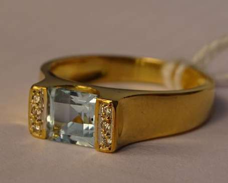 Bague chevalière en or gris 18K (750°/00) sertie 