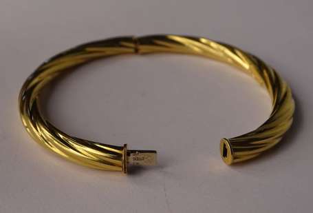 Bracelet jonc torsadé en or jaune 18K (750°/00). 