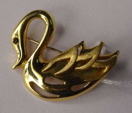 Broche cygne en or jaune 18K (750°/00). Dimensions