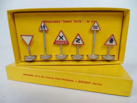 Dinky toys - Panneaux de route  en boite avec son 
