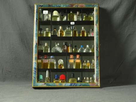 DIVERS PARFUMEURS - Lot de 45 miniatures de parfum