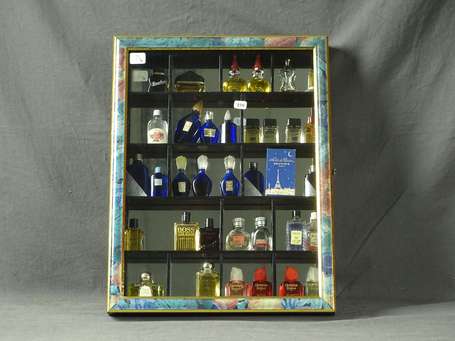 DIVERS PARFUMEURS - Lot de 35 miniatures de parfum