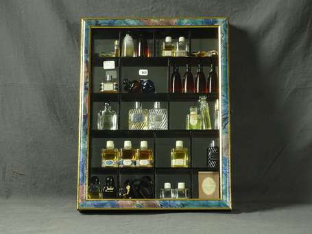 CHRISTIAN DIOR - Lot de 34 miniatures de parfum 