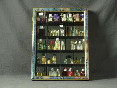 DIVERS PARFUMEURS - Lot de 45 miniatures de parfum