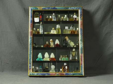 DIVERS PARFUMEURS - Lot de 43 miniatures de parfum