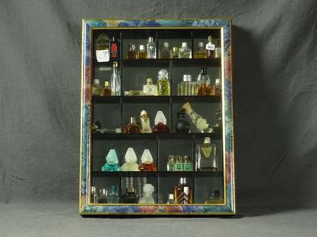 DIVERS PARFUMEURS - Lot de 43 miniatures de parfum