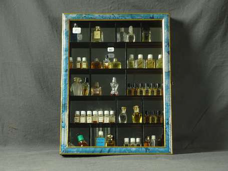 DIVERS PARFUMEURS - Lot de 50 miniatures de parfum