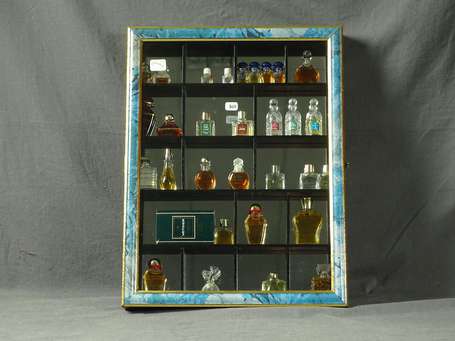 GUERLAIN - Lot de 31 miniatures de parfum sous 