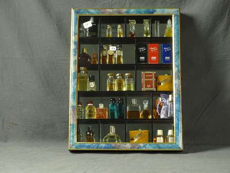 DIVERS PARFUMEURS - Lot de 38 miniatures de parfum