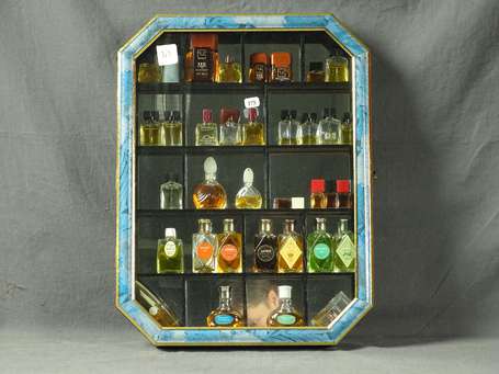 DIVERS PARFUMEURS - Lot de 37 miniatures de parfum