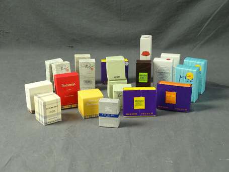 DIVERS PARFUMEURS - Lot de 23 miniatures de parfum