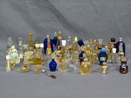 Lot de miniatures à parfum et factices en l'état ,