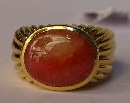 Bague jonc en or jaune 18K (750°/00) ornée d'un 