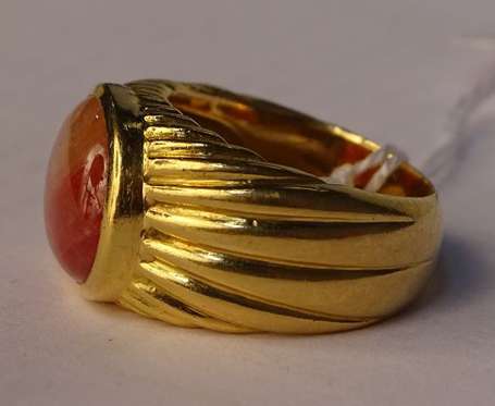 Bague jonc en or jaune 18K (750°/00) ornée d'un 