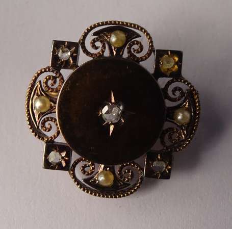 Broche polylobée en or 18K (750°/00) ornée de 