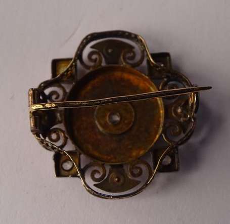 Broche polylobée en or 18K (750°/00) ornée de 